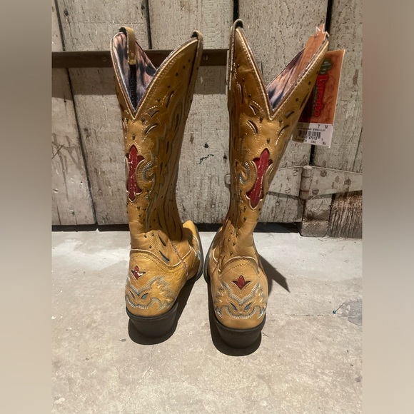 Laredo Women’s Cowboy Boots in embroidered cutout tan leather. Size 7 NWT - Picture 2 of 11